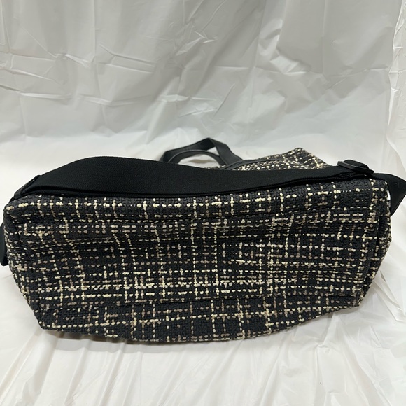 Away Black & White Women Bag Carry On 16 inches - Picture 14 of 14